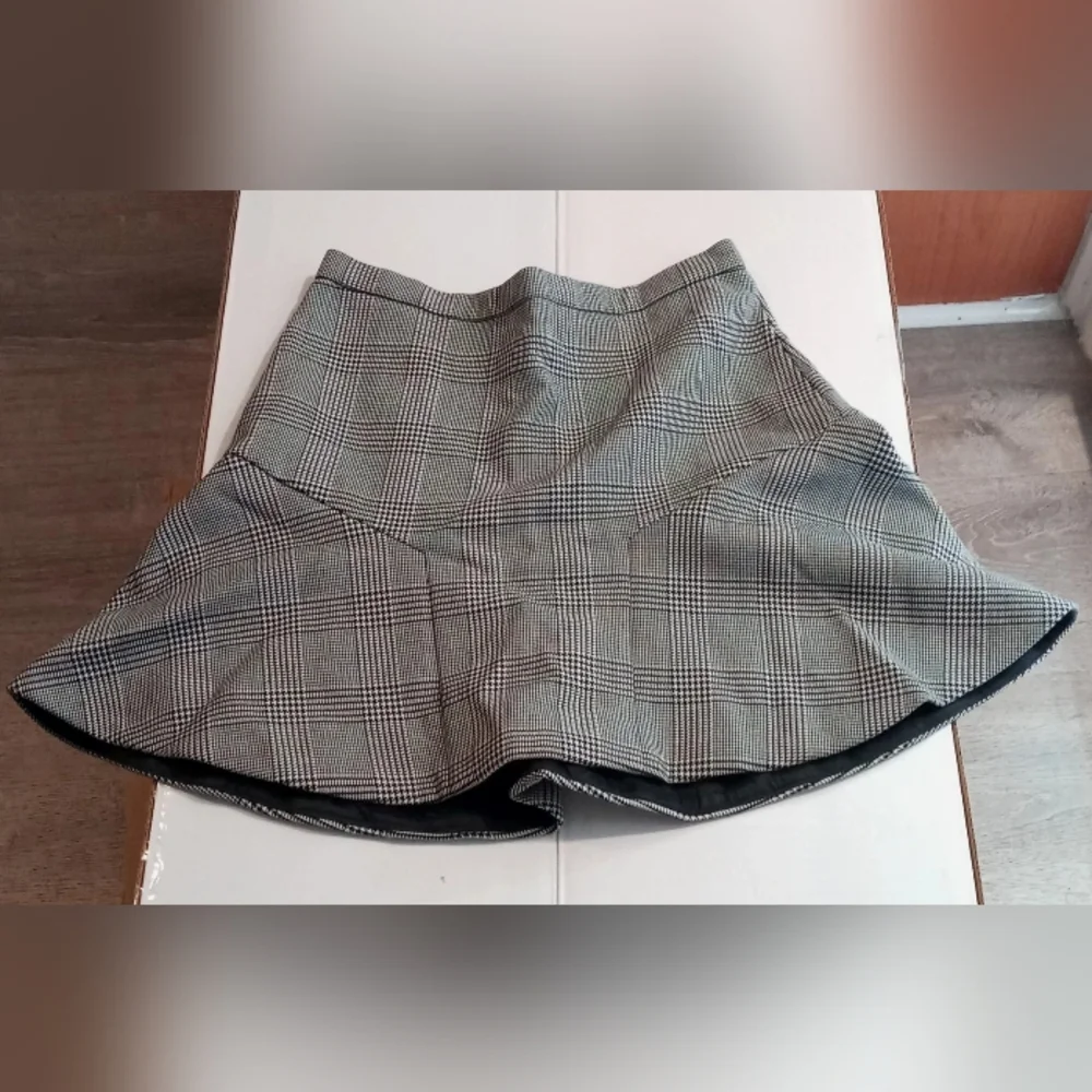 J. CREW Fit + Flare Flouncy Plaid Mini Skirt. Size 00 / 0. Academia. Twee. EUC - Picture 2 of 11